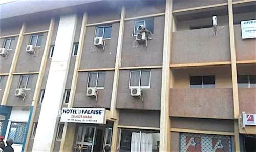 It is said that a man committed suicide falling off a hotel roof in Bafang?