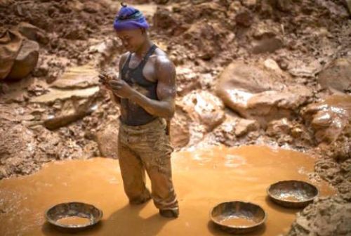 Oui, le gouvernement camerounais a suspendu la délivrance des autorisations d’exploitation minière artisanale