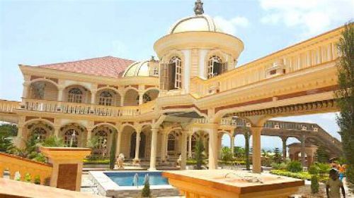 It is said that the former Director of Budget, Felix Samba, is the owner of a castle worthy of the Arabian tales in Yaoundé