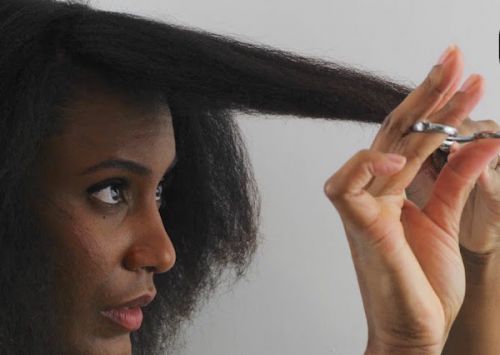 Dans la tradition bassa’a, la femme devait obtenir l’autorisation de son époux avant de couper ses cheveux