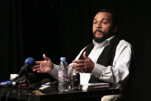 It is said that Dieudonné’s “Asu Zoa” show is an acronym of Zionist Organization of America