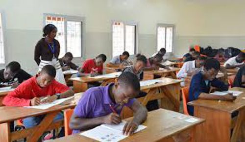 On dit que le système éducatif anglophone subira davantage de « marginalisation» avec plus d&#039;heures de cours