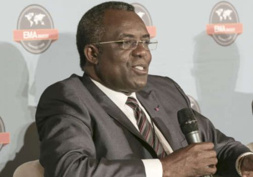 Un ministre peut-il occuper les fonctions de chef de département dans une université camerounaise ?