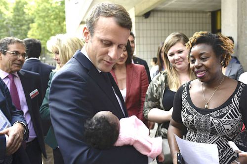 Une camerounaise a-t-elle donné le nom d’Emmanuel Macron à son fils, à Paris ?