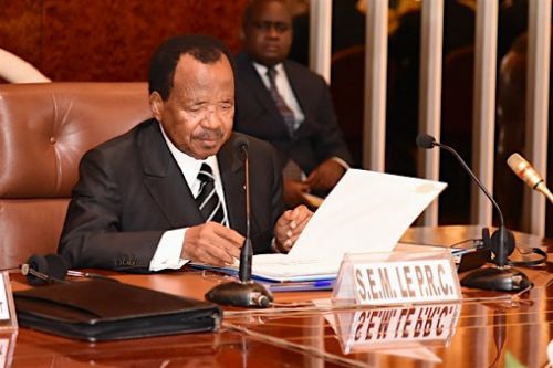 Il paraît que Paul Biya n&#039;a fait carrière que dans la plus haute administration