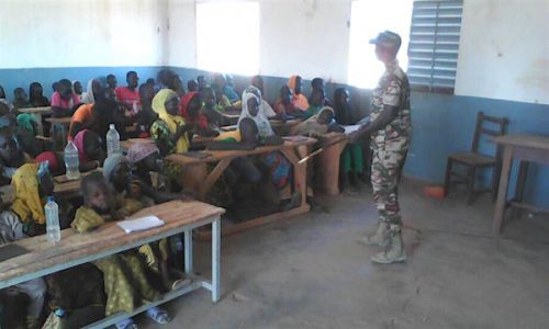 Des militaires sont-ils aussi maîtres d’école à l’Extrême-nord du Cameroun ?