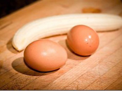 It seems that it is dangerous to eat eggs with banana