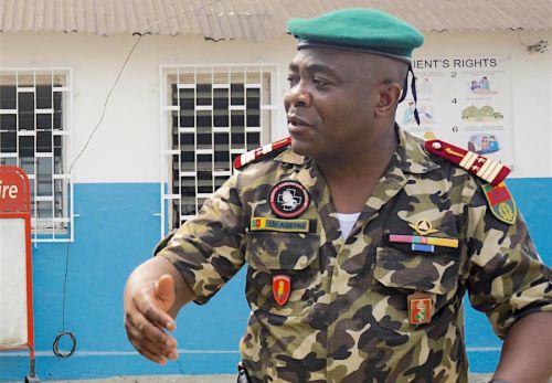 Non, le colonel Abeng Mbozo’o, médecin chef de l’hôpital militaire à Douala, n’est pas décédé !