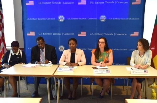 Coronavirus : les États-Unis font don d’un kit de 1000 tests au Cameroun