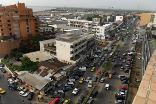 Après Yaoundé, les « sacs suspects » interdits d’entrée dans les bars et supermarchés de Douala