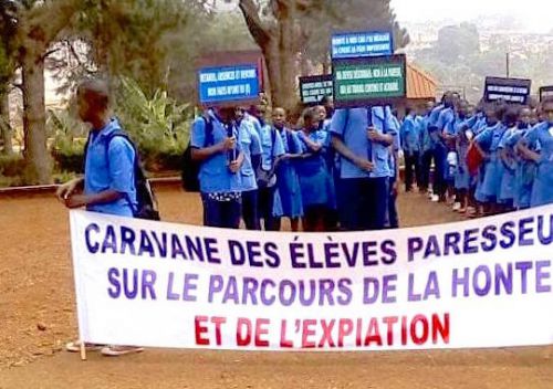 Were Bafoussam grammar school’s students, who received poor grades, forced to parade ?