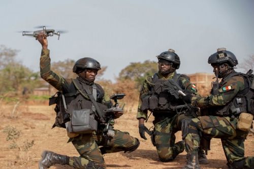 Pourquoi Paul Biya nomme de nouveaux généraux dans la zone anglophone où la crise s’enlise