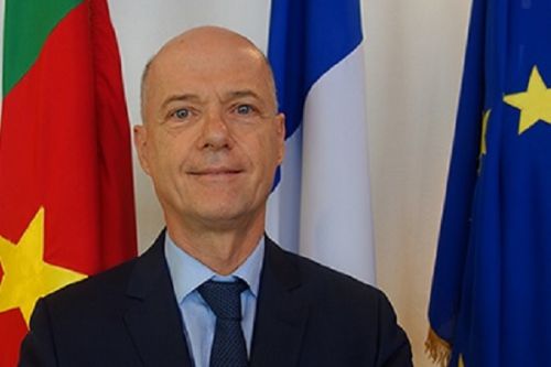 L’ambassadeur de France au Cameroun suspend toutes missions en Hexagone