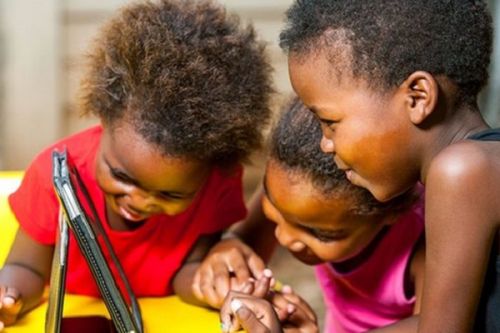 Internet : le Cameroun élabore une charte pour protéger les enfants en ligne