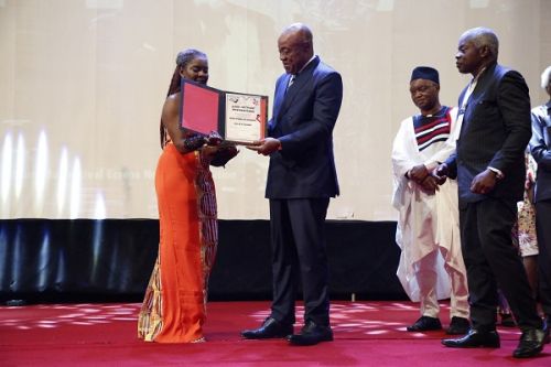Écrans noirs 2023 : la réalisatrice camerounaise Ellie Foumbi remporte l’Ecran d’or avec son film « Mon père le diable »