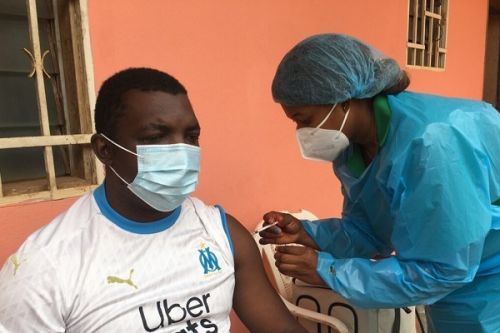 Covid-19 : le Cameroun franchit le seuil d’une couverture vaccinale de 10 % (OMS)