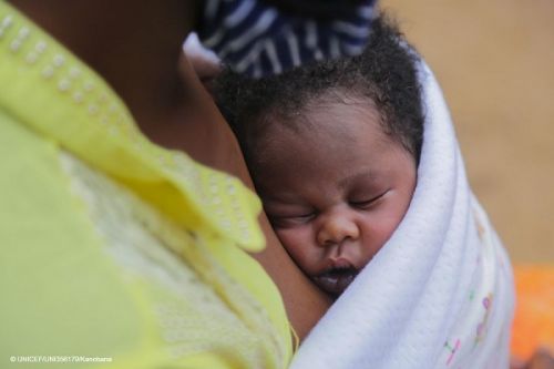 Lutte contre la mortalité néonatale : le Cameroun va généraliser la méthode « mère kangourou »