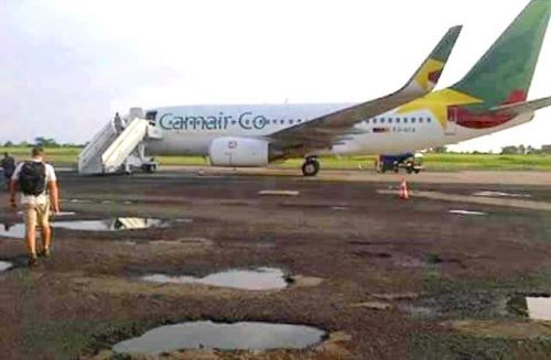 Non, ces nids de poule n’existent pas sur la piste d’atterrissage de l’aéroport de Douala