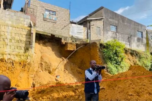 Douala : l’effondrement d’un mur de soutènement fait deux morts au quartier Nkolbong