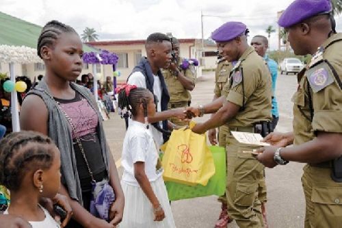 Rentrée scolaire 2020 : la Garde présidentielle offre des fournitures à près de 500 enfants de soldats