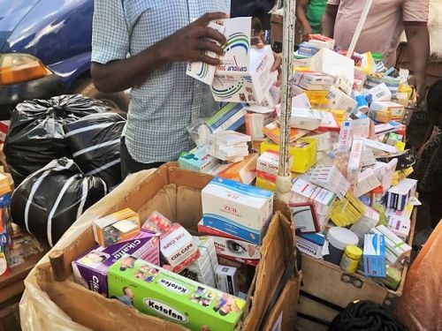 L’Ordre des pharmaciens demande le durcissement des peines contre les vendeurs de médicaments de la rue