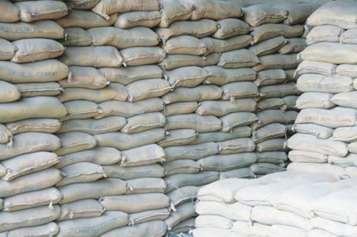 Fraude : un entrepôt clandestin de reconditionnement du ciment démantelé à Ebang