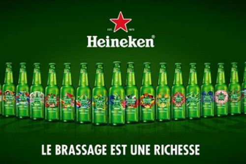 Oui , il y a bien une bouteille Heineken qui porte l&#039;étiquette &quot;Cameroun&quot; et des illustrations  aux couleurs du pays