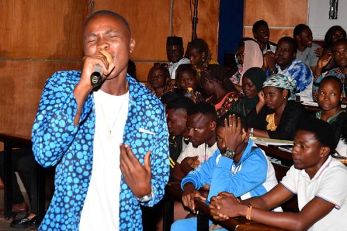 Musique : comment mbolè et slam sont utilisés pour renforcer l’inclusion des enfants les plus marginalisés au Cameroun