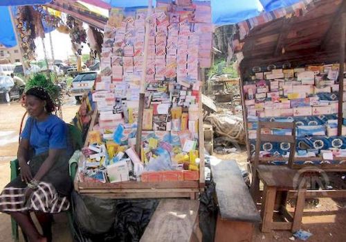 Oui, la vente de médicaments dans la rue est prohibée au Cameroun
