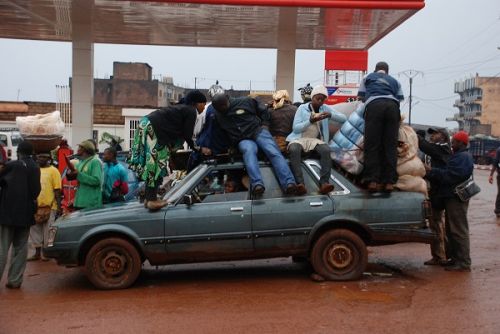 Ngalle Bibehe suspend un transporteur pour surcharge, alors que le gouvernement peine à réguler le phénomène