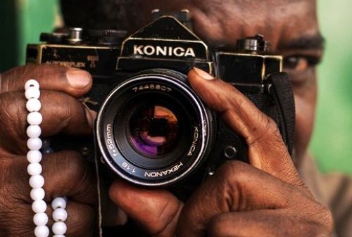 Non, la loi camerounaise n’interdit pas de filmer TOUS  les édifices publics