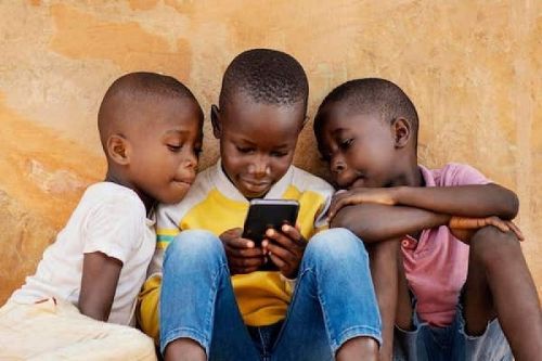 Cameroon works on a new approach for the protection of children online