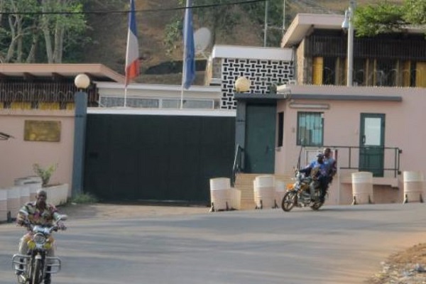 ambassade-de-france-au-cameroun-des-officines-privees-accusees-de-perturber-la-delivrance-des-visas
