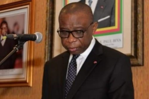 France : André-Magnus Ekoumou mobilise contre les appels au départ de Paul Biya