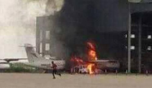 Non, cet avion n&#039;a pas été incendié par des Nigérians en représailles aux violences sud-africaines