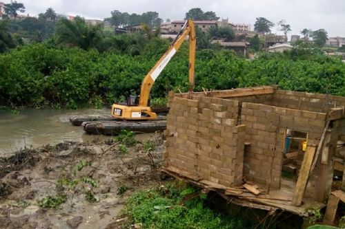 Sensibilisation, curage, démolitions… : Douala se prépare à un nouveau déluge