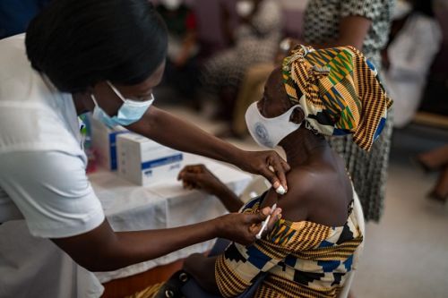 Covid-19 : en un mois, le taux de couverture vaccinale de la population cible augmente de 1 %