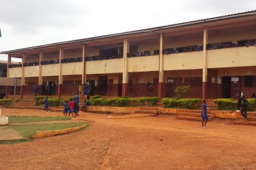 Yaoundé : plus de 10 000 diplômes abandonnés au Lycée bilingue d’Ekounou