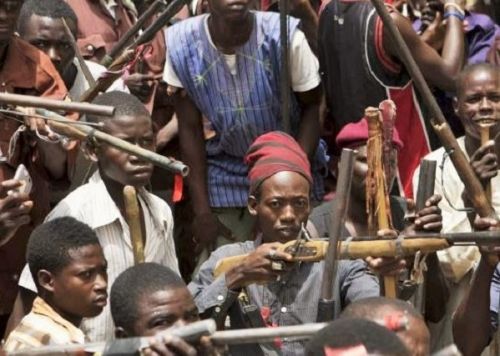 Crise anglophone : vers l’extradition d’une vingtaine de trafiquants d’armes ambazoniens appréhendés au Nigeria