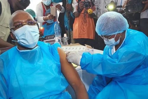 Covid-19 : le Cameroun lance sa campagne de vaccination à Yaoundé