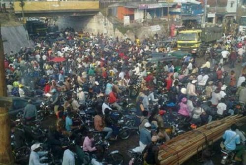 Douala : un plan de 2 milliards FCFA pour assainir le transport par mototaxis