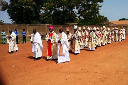 Guerre en Ukraine : l’église catholique au Cameroun prie pour la paix à la demande du pape François