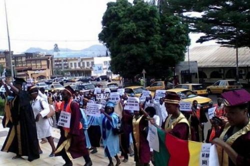 Education : des enseignants du secondaire menacent de reprendre la grève dès le 25 avril