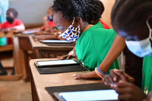 Le Suisse Carousel Finance va soutenir l’enseignement des TIC dans les écoles du Cameroun