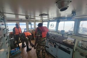 Lutte contre la contrebande : en un mois, la Marine nationale arraisonne deux bateaux au large de Limbe