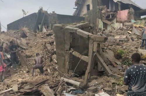 Effondrement d’un immeuble à Douala : déjà plus de 30 morts et une cinquantaine de blessés