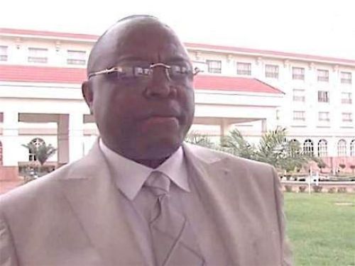 Oui, Désiré Geoffroy Mbock, a été suspendu de ses fonctions de secrétaire général à l&#039;Assemblée nationale du Cameroun
