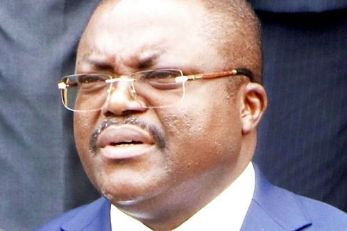 Insécurité à Douala : le gouverneur Ivaha Diboua ajoute à la confusion