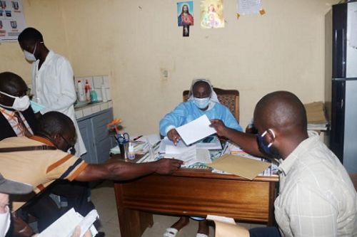 Covid-19 : moins de 20% de soignants vaccinés au Cameroun