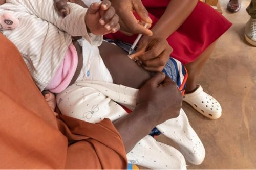 Au Cameroun, la vaccination contre le paludisme devient systématique, une première dans le monde